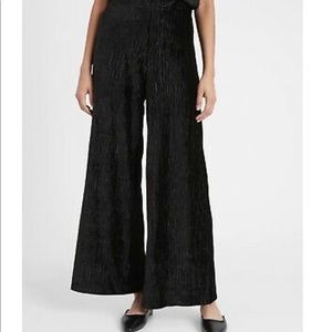 Banana Republic Crinkle Velvet Pant Small, fits like Medium